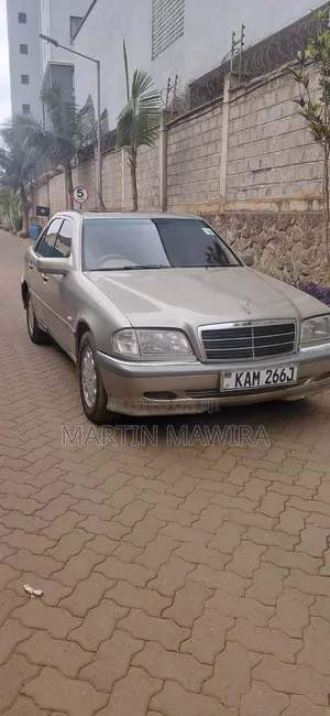 Mercedes-Benz C200 2000 Gold