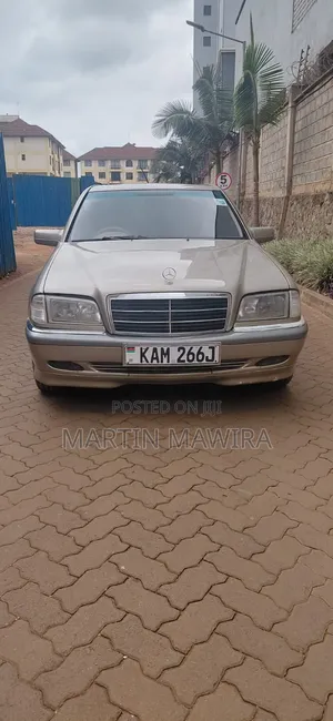 Mercedes-Benz C200 2000 Gold