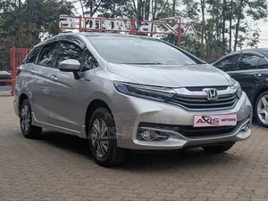 Honda Fit Shuttle 1.5 Hybrid 2WD 2016 Silver