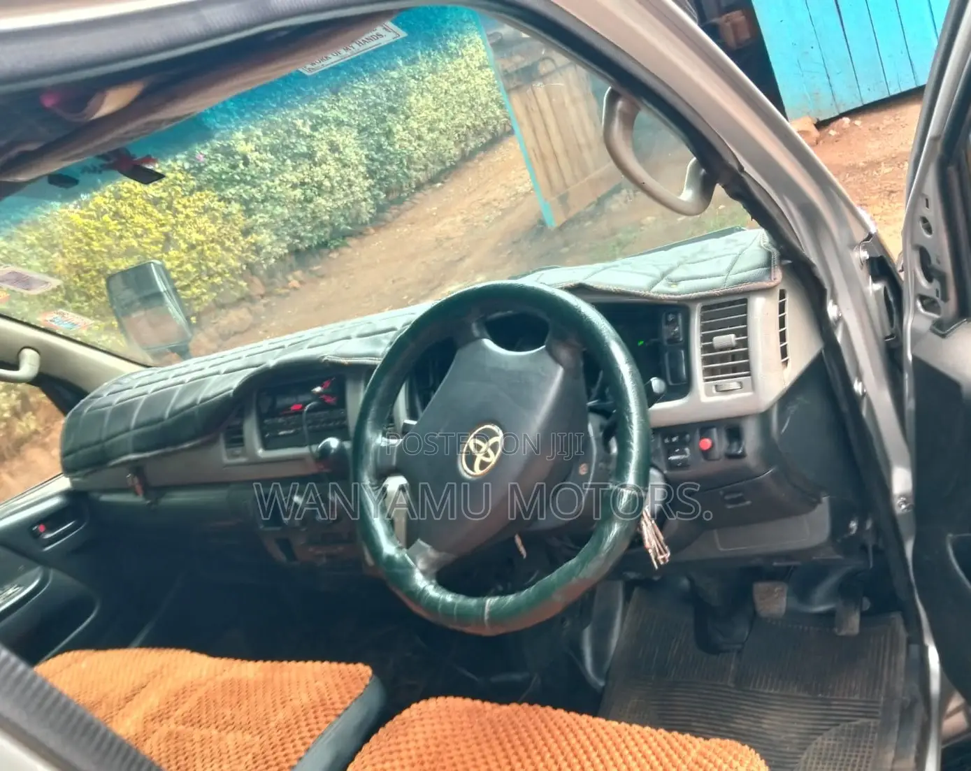 Toyota HiAce 2011