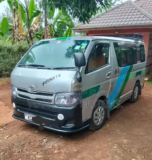 Toyota HiAce 2011