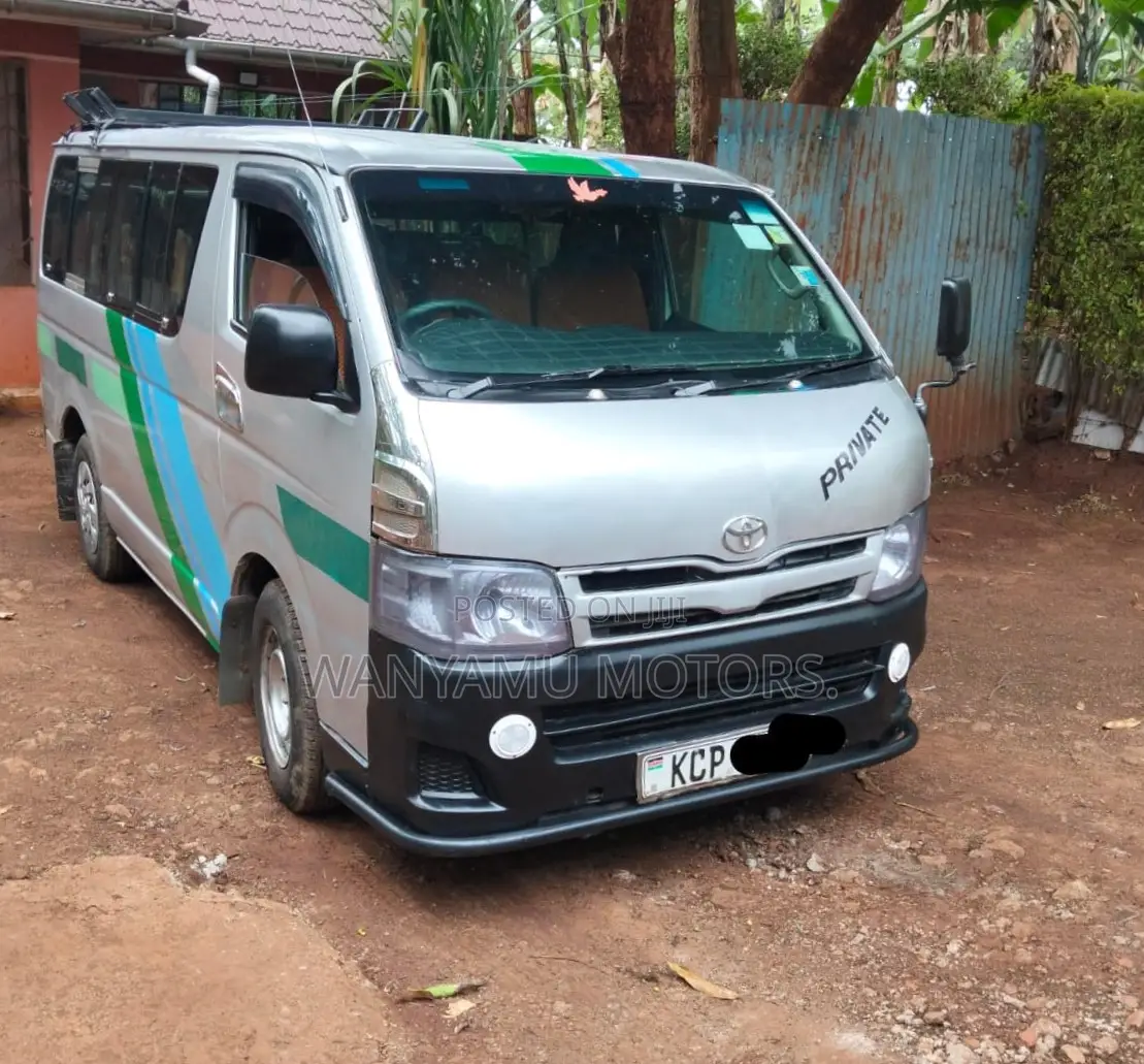 Toyota HiAce 2011
