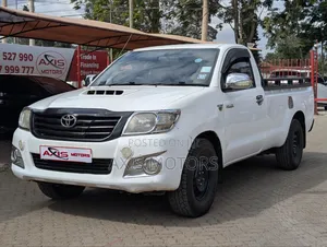 Toyota Hilux SR5 2015 White