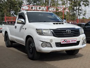Toyota Hilux SR5 2015 White