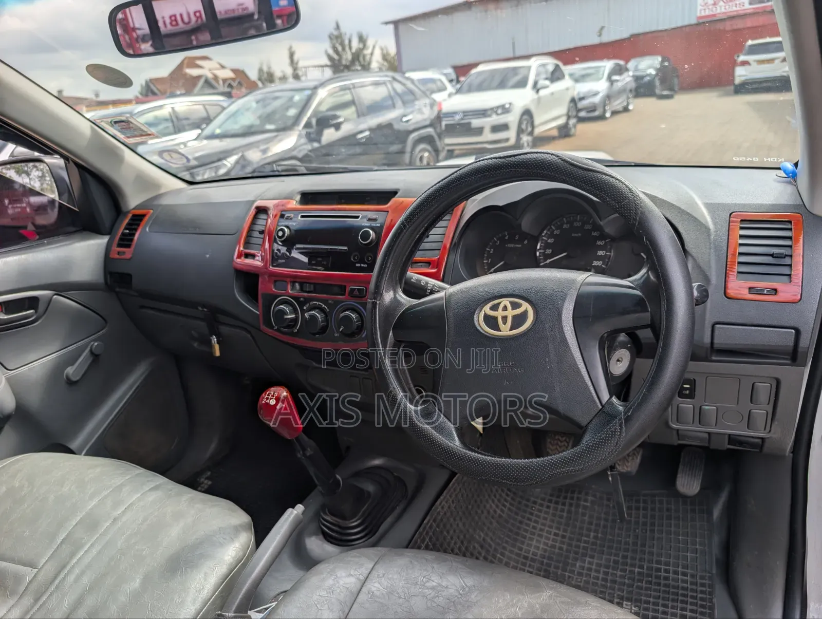 Toyota Hilux SR5 2015 White