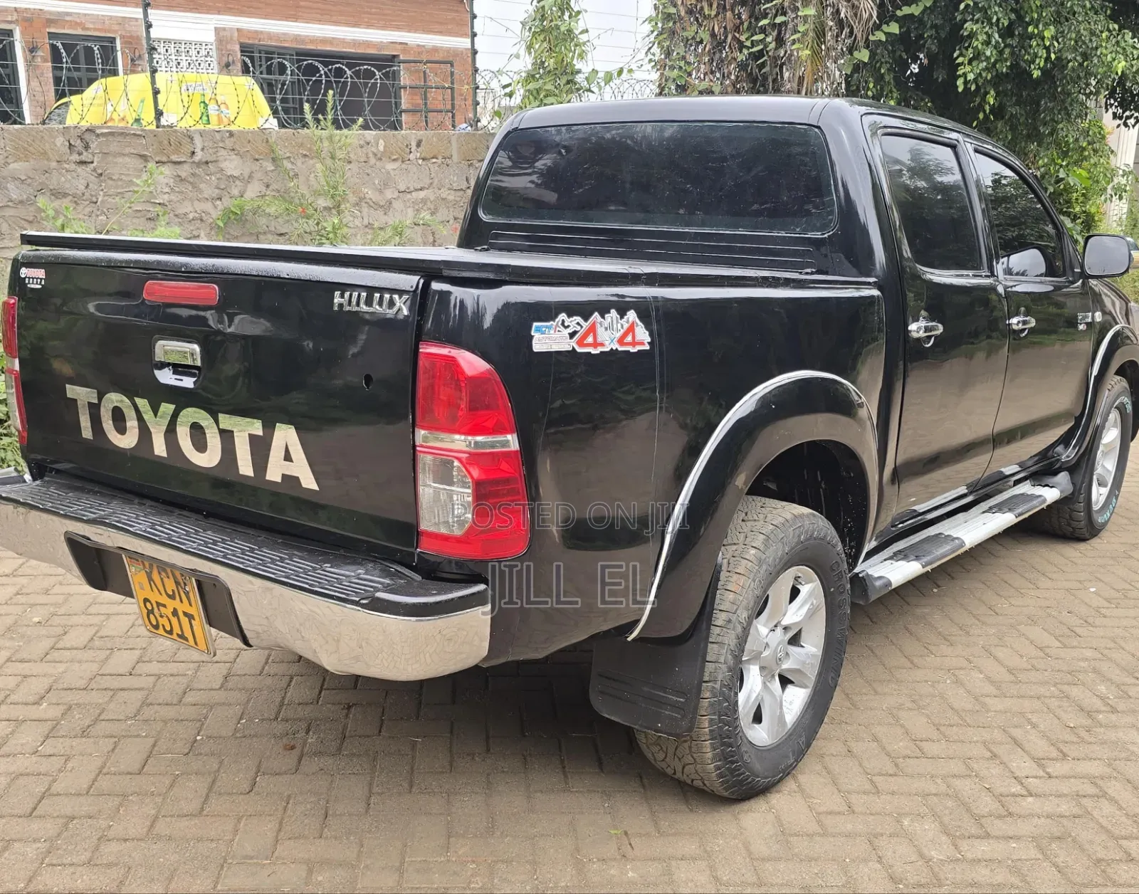 Toyota Hilux 2010 Black