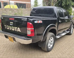 Toyota Hilux 2010 Black