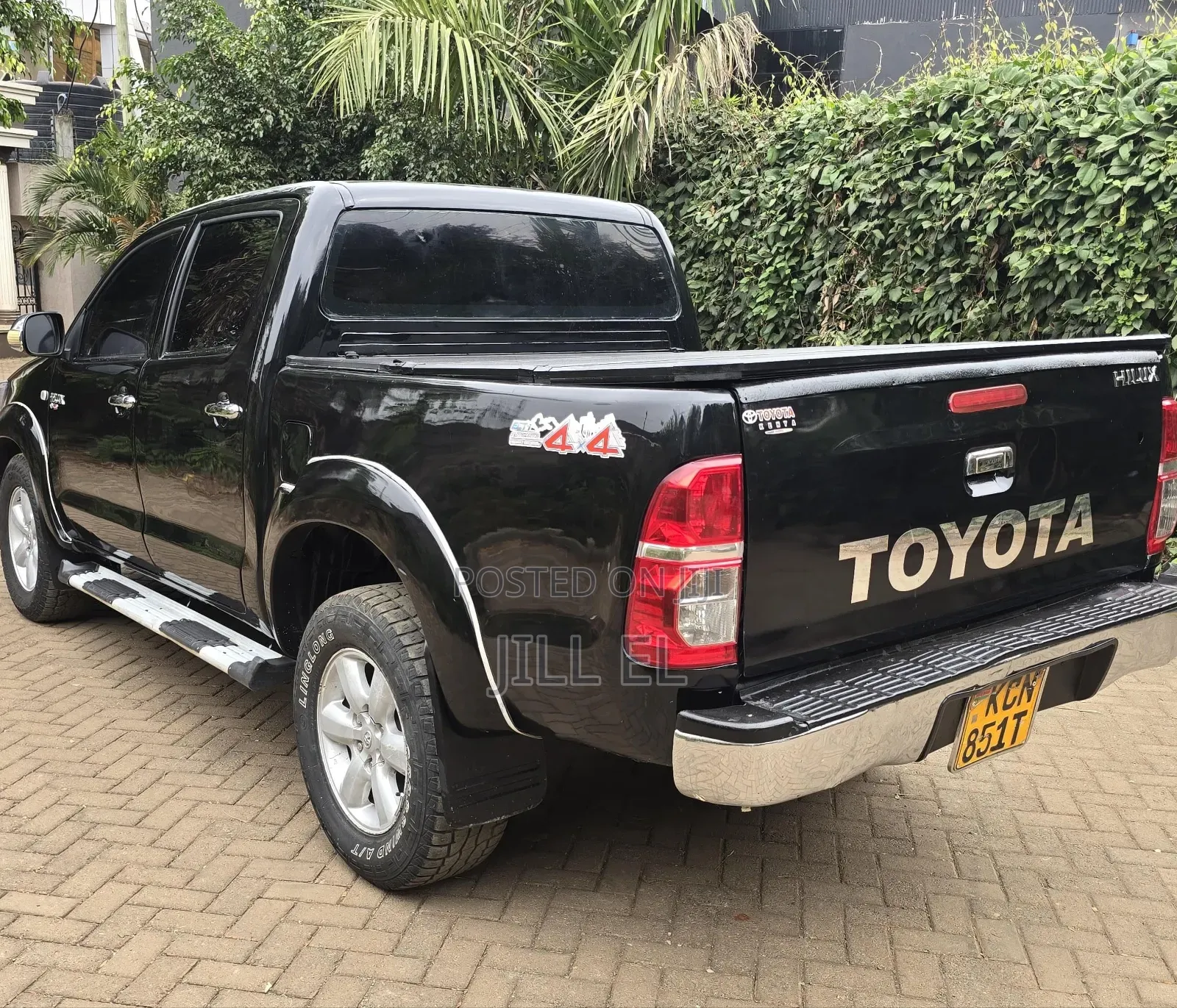 Toyota Hilux 2010 Black