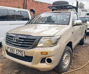 Toyota Hilux 2013 Gray