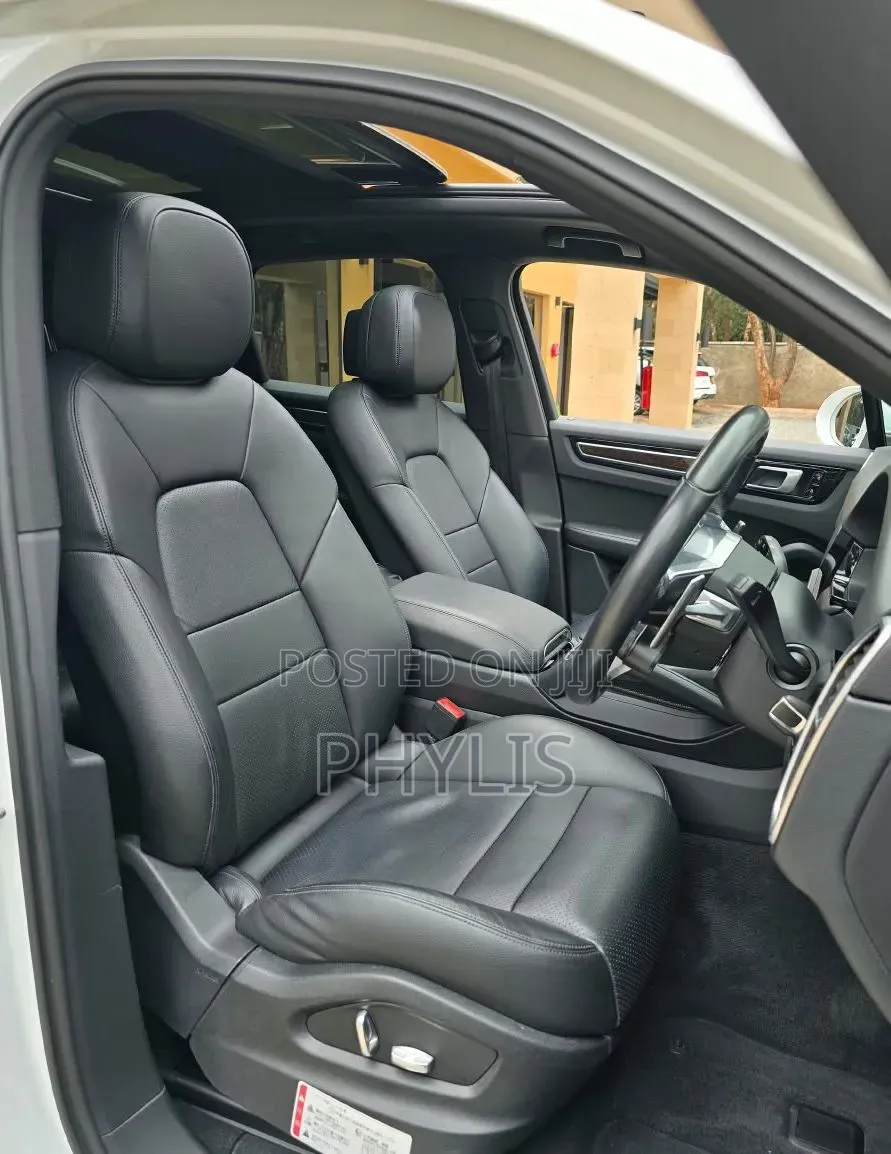 Porsche Cayenne S AWD 2019 White