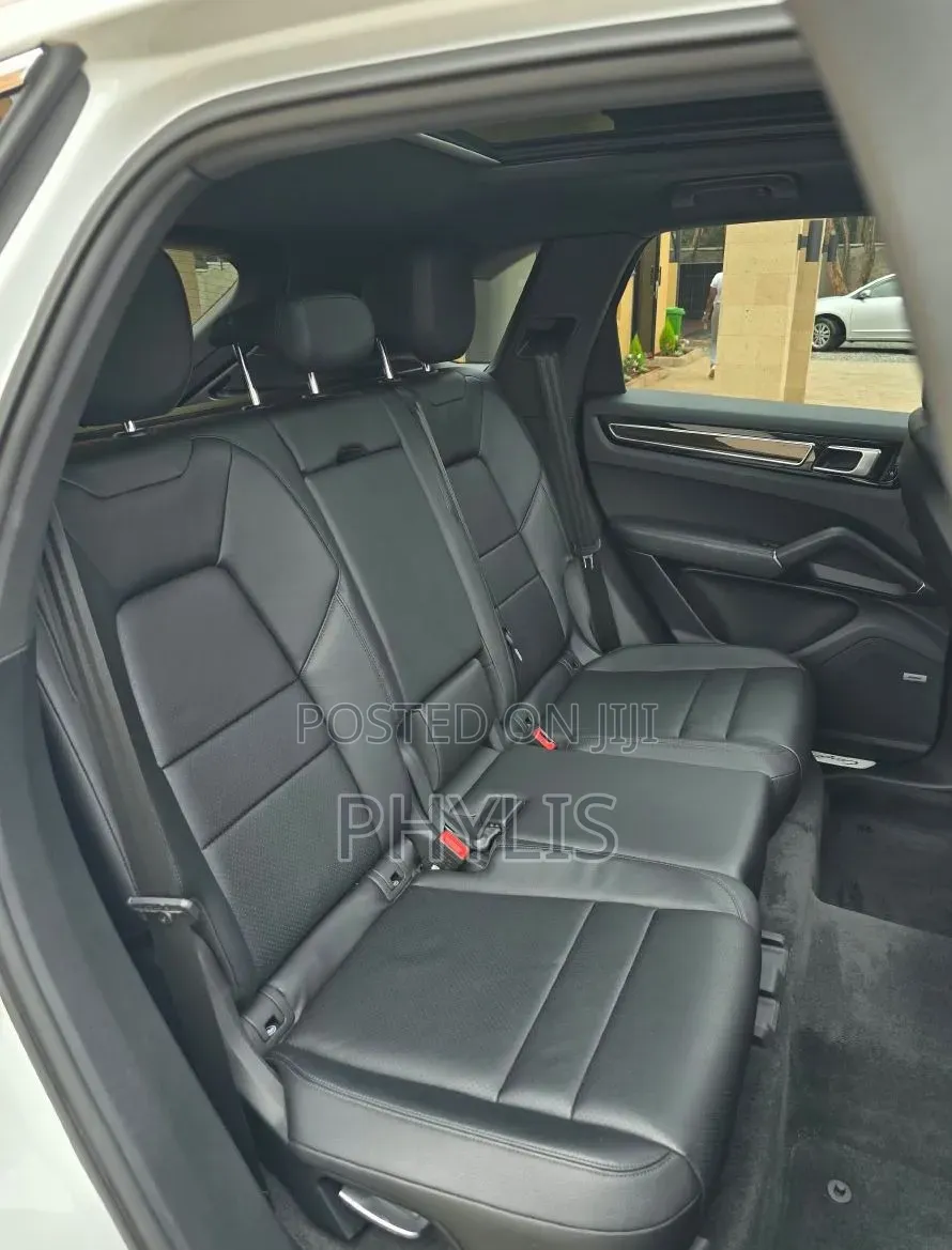 Porsche Cayenne S AWD 2019 White
