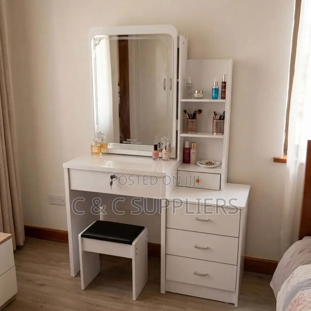 White Simple Make Up Table With Drawers