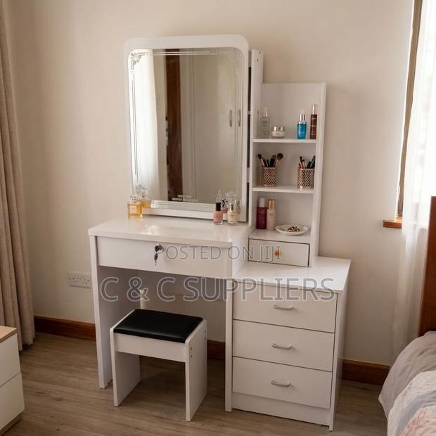 White Simple Make Up Table With Drawers - main view