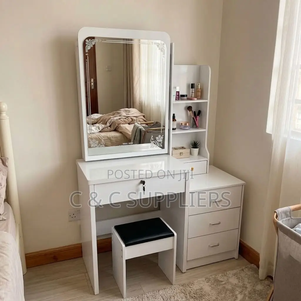 White Simple Make Up Table With Drawers