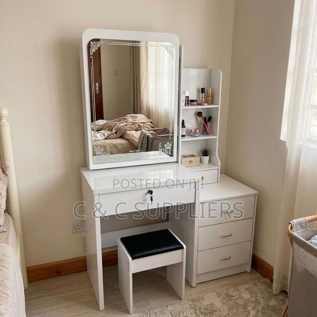 White Simple Make Up Table With Drawers - thumbnail 14