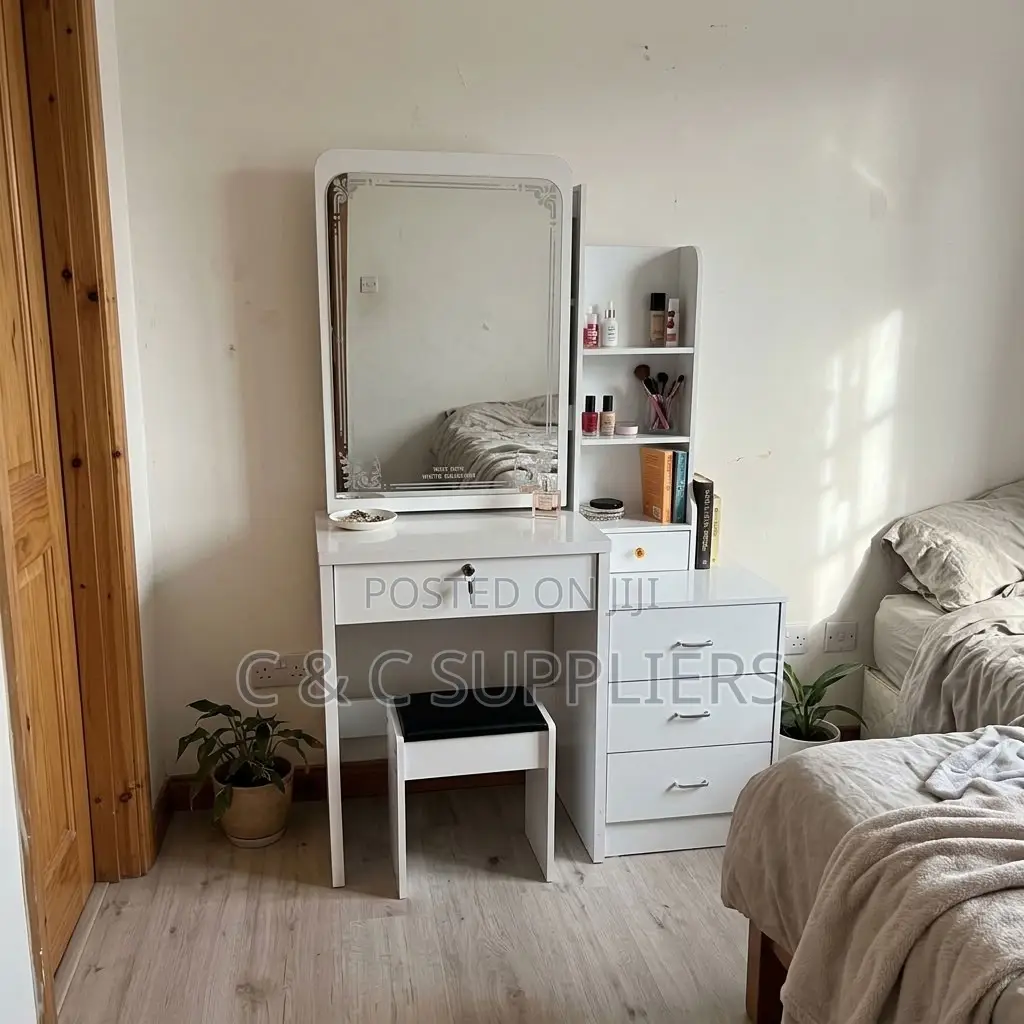 White Simple Make Up Table With Drawers