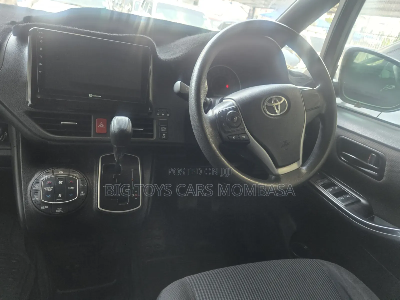 Toyota Noah 2019 Silver