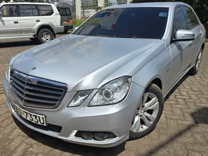 Mercedes-Benz 220E 2010