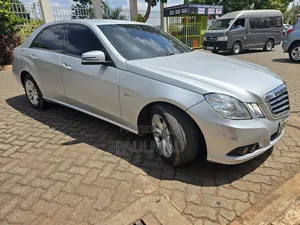 Mercedes-Benz 220E 2010