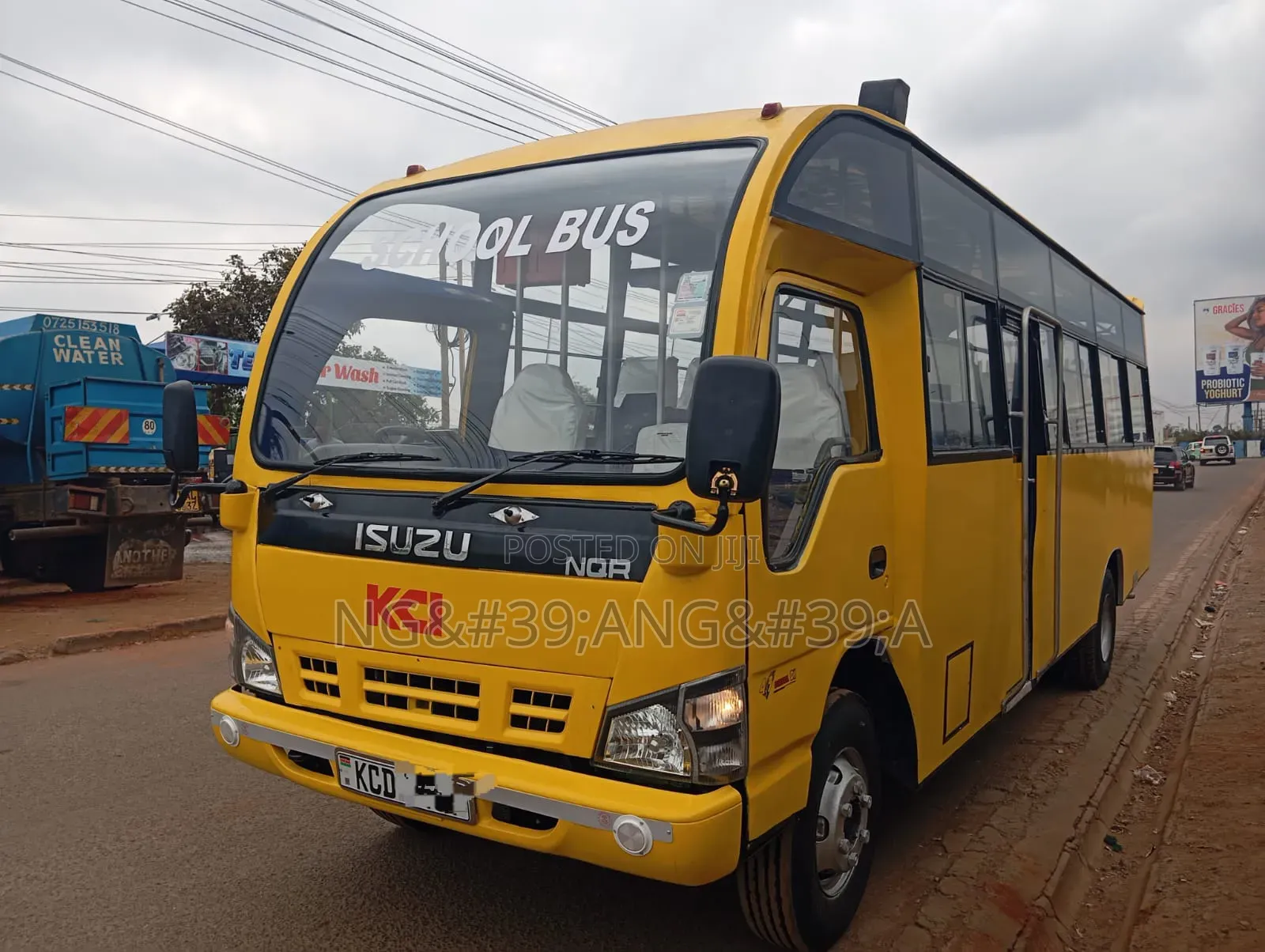 Isuzu NQR 2015 Yellow