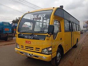 Isuzu NQR 2015 Yellow