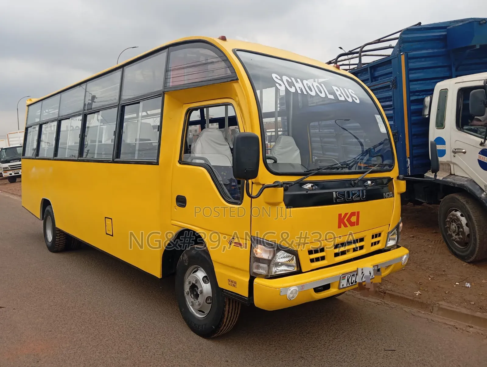 Isuzu NQR 2015 Yellow