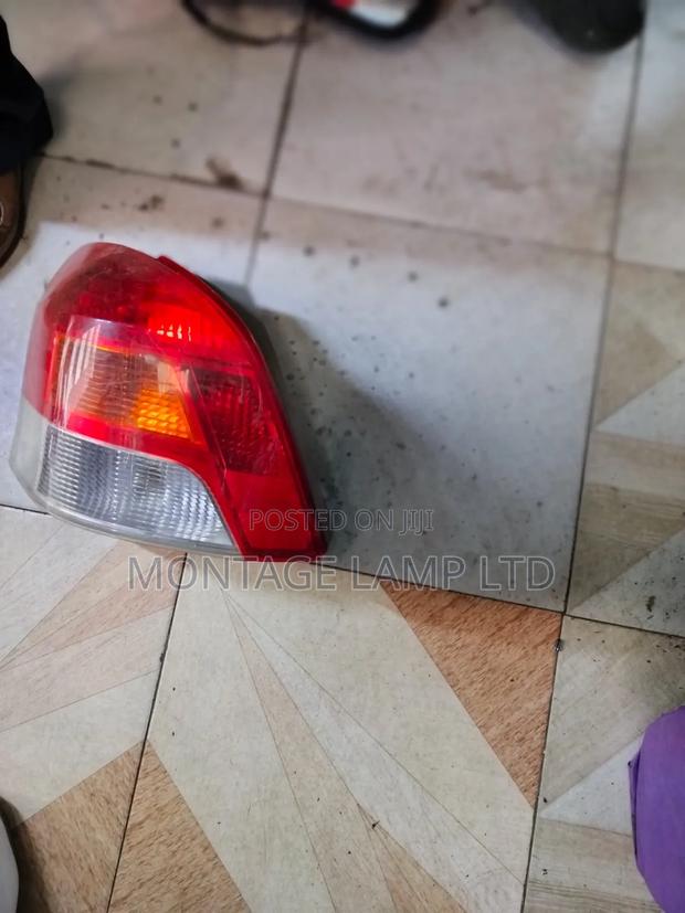 Toyota Vitz 2008 Tail Light - thumbnail 2
