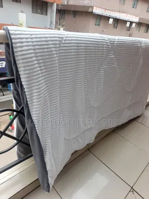 Single Velvet Woollen Duvet - Size 6*6 (Brand New)