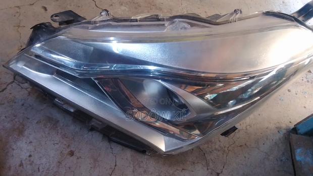 Vitz 52-303 Headlight