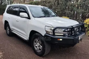 Toyota Land Cruiser 2017 White