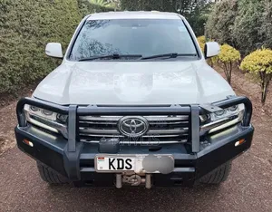 Toyota Land Cruiser 2017 White