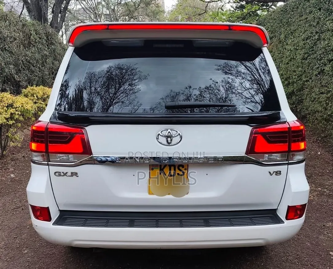 Toyota Land Cruiser 2017 White