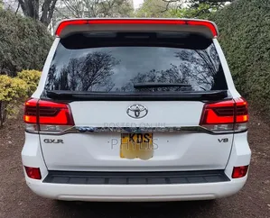 Toyota Land Cruiser 2017 White
