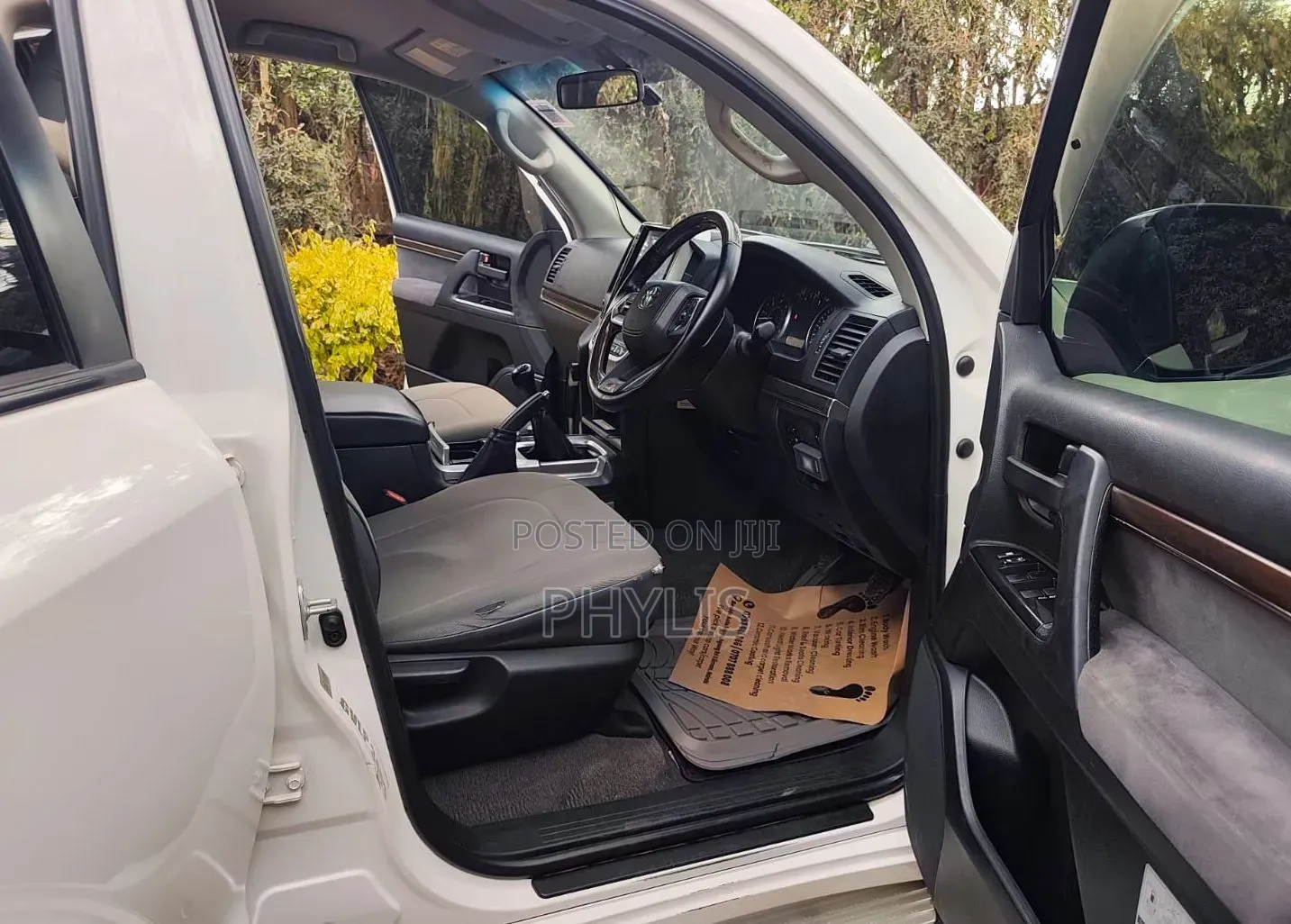 Toyota Land Cruiser 2017 White