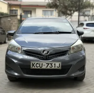 Toyota Vitz 1.0 FWD 5dr 2012 Gray