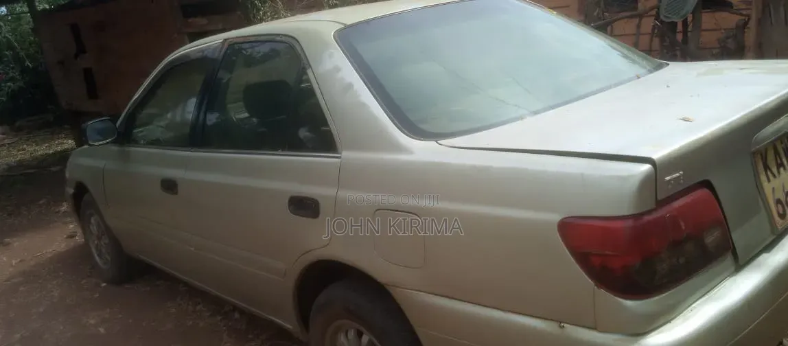 Toyota Caldina 2000 Silver