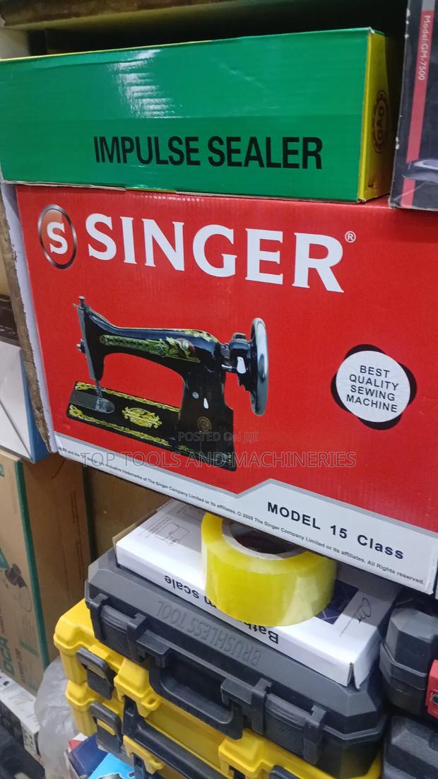 Singer Sewing Machine - main view