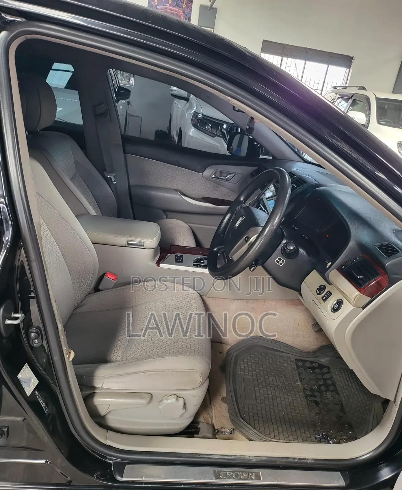 Toyota Crown 2012 Black