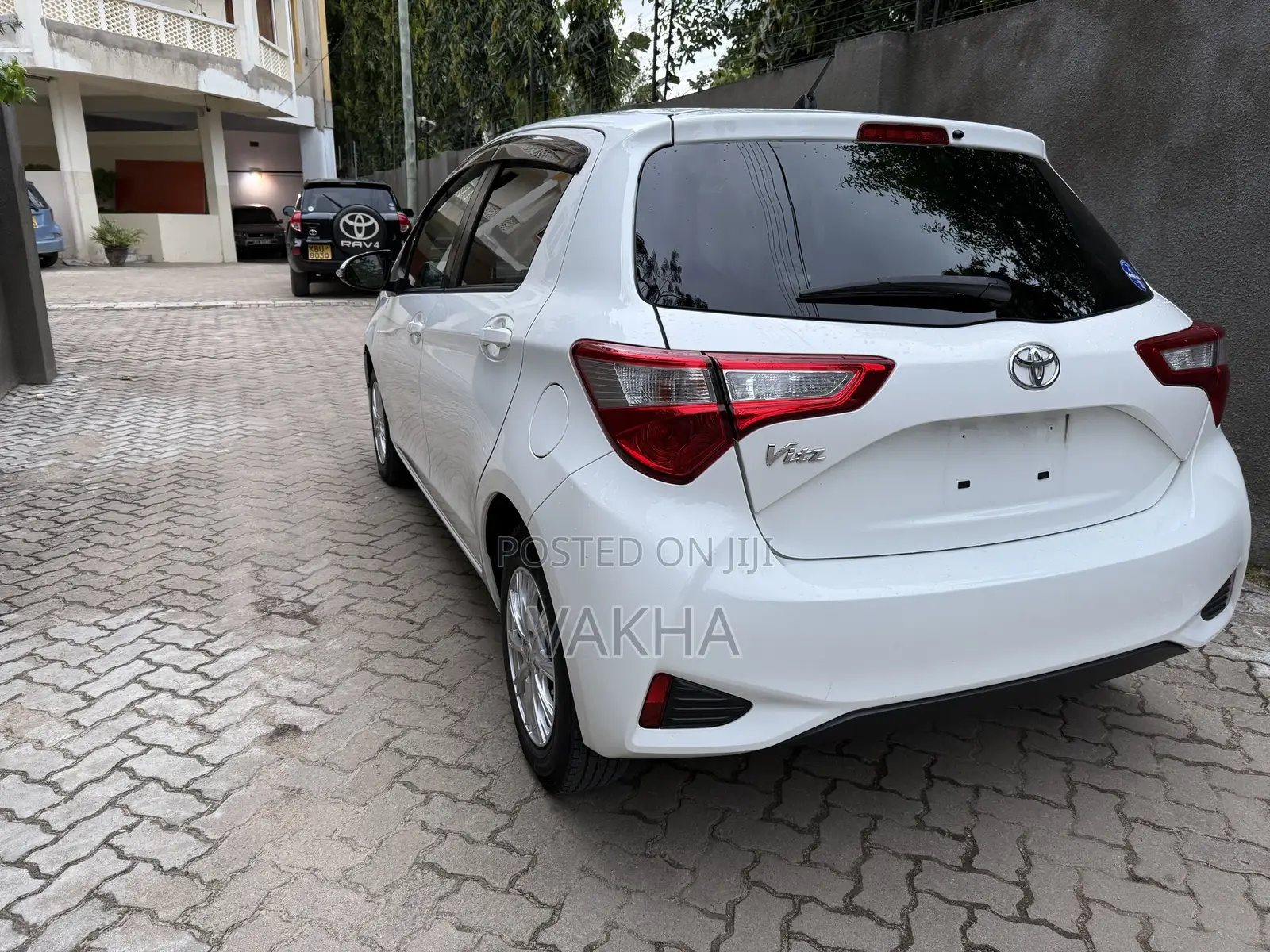 Toyota Vitz 1.0 FWD 5dr 2019 White