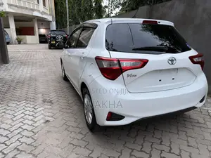 Toyota Vitz 1.0 FWD 5dr 2019 White