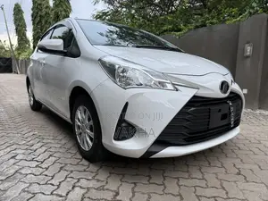 Toyota Vitz 1.0 FWD 5dr 2019 White