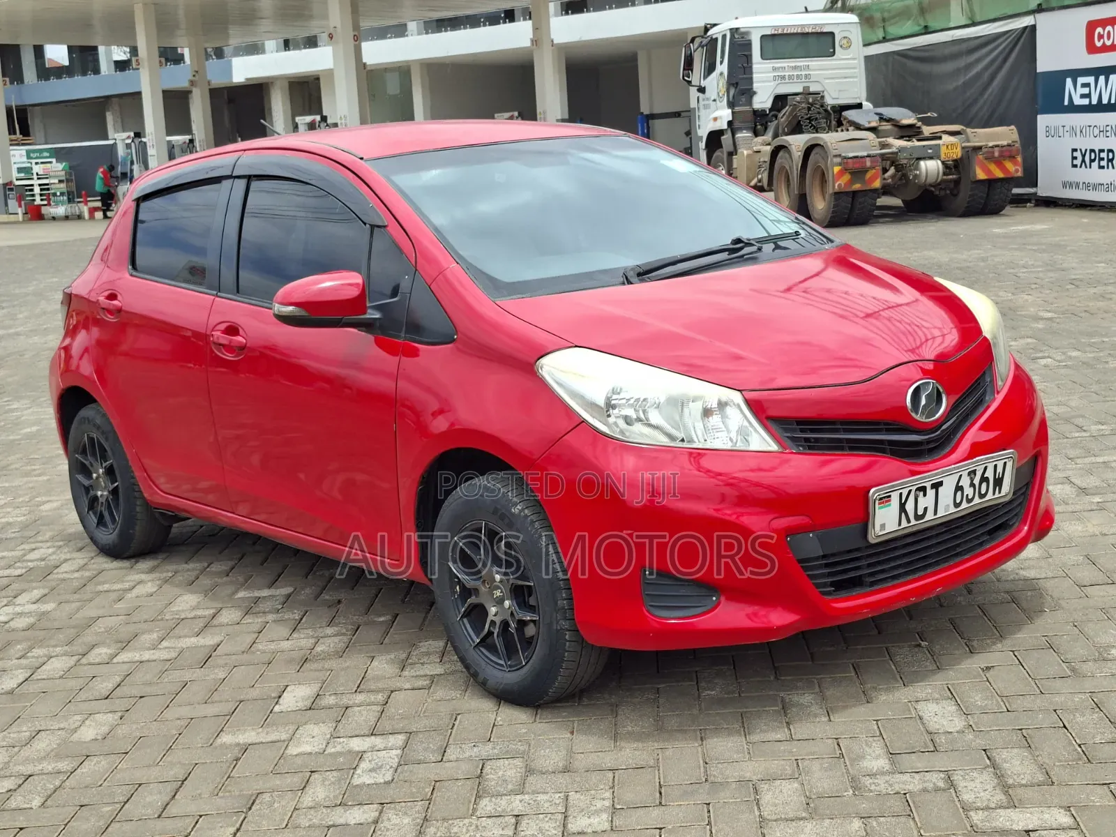 Toyota Vitz 1.3 FWD 5dr 2012 Red