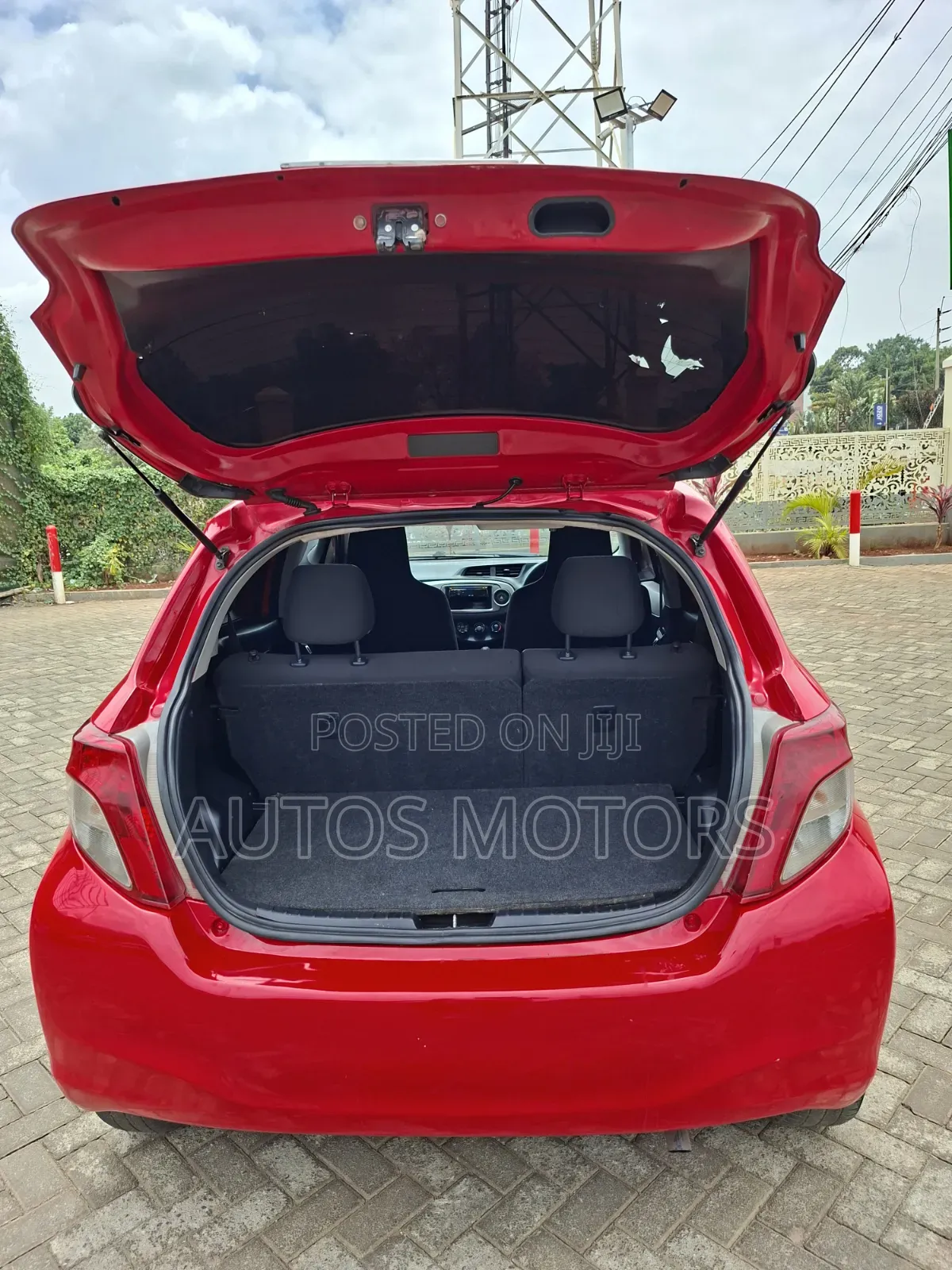 Toyota Vitz 1.3 FWD 5dr 2012 Red
