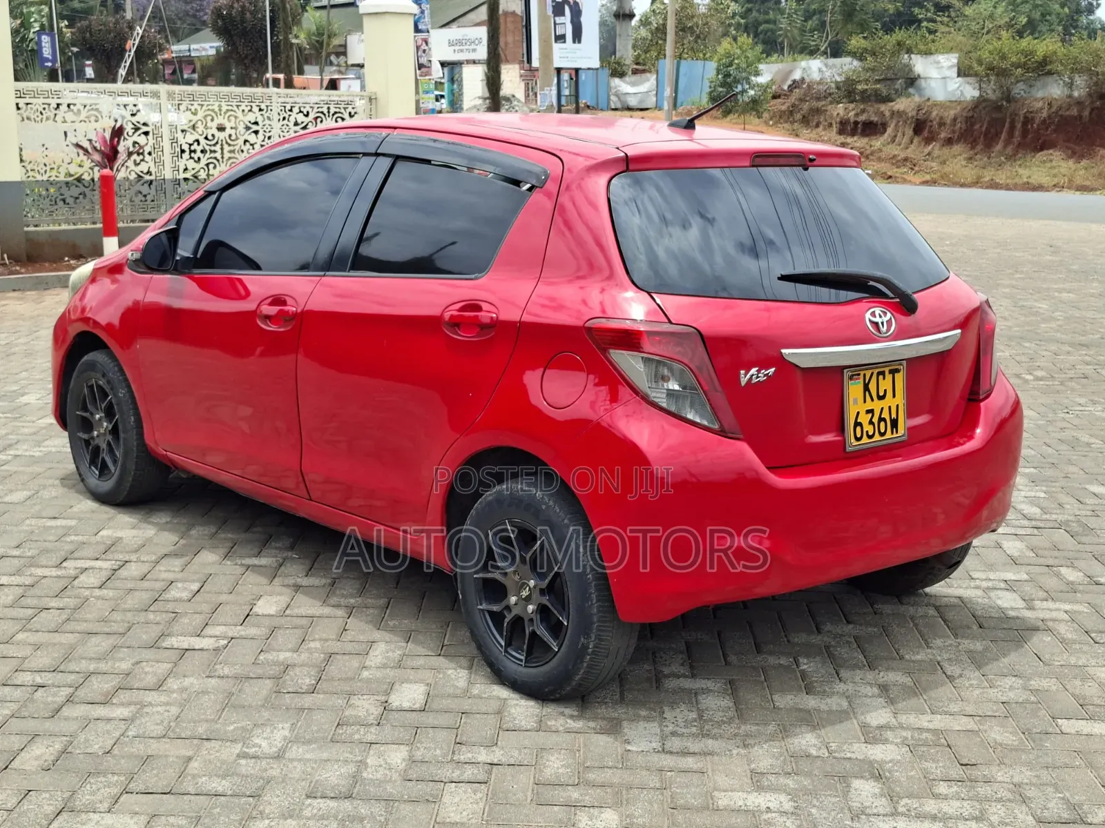 Toyota Vitz 1.3 FWD 5dr 2012 Red