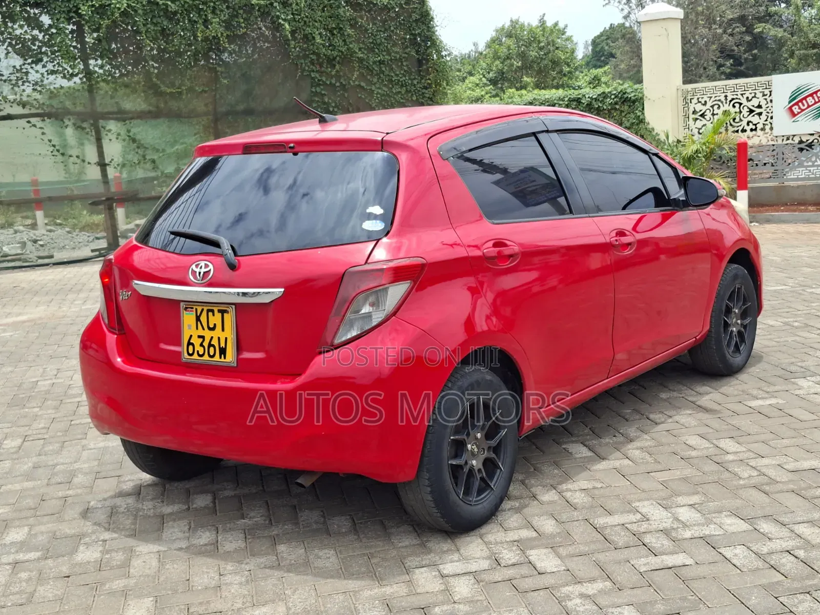 Toyota Vitz 1.3 FWD 5dr 2012 Red