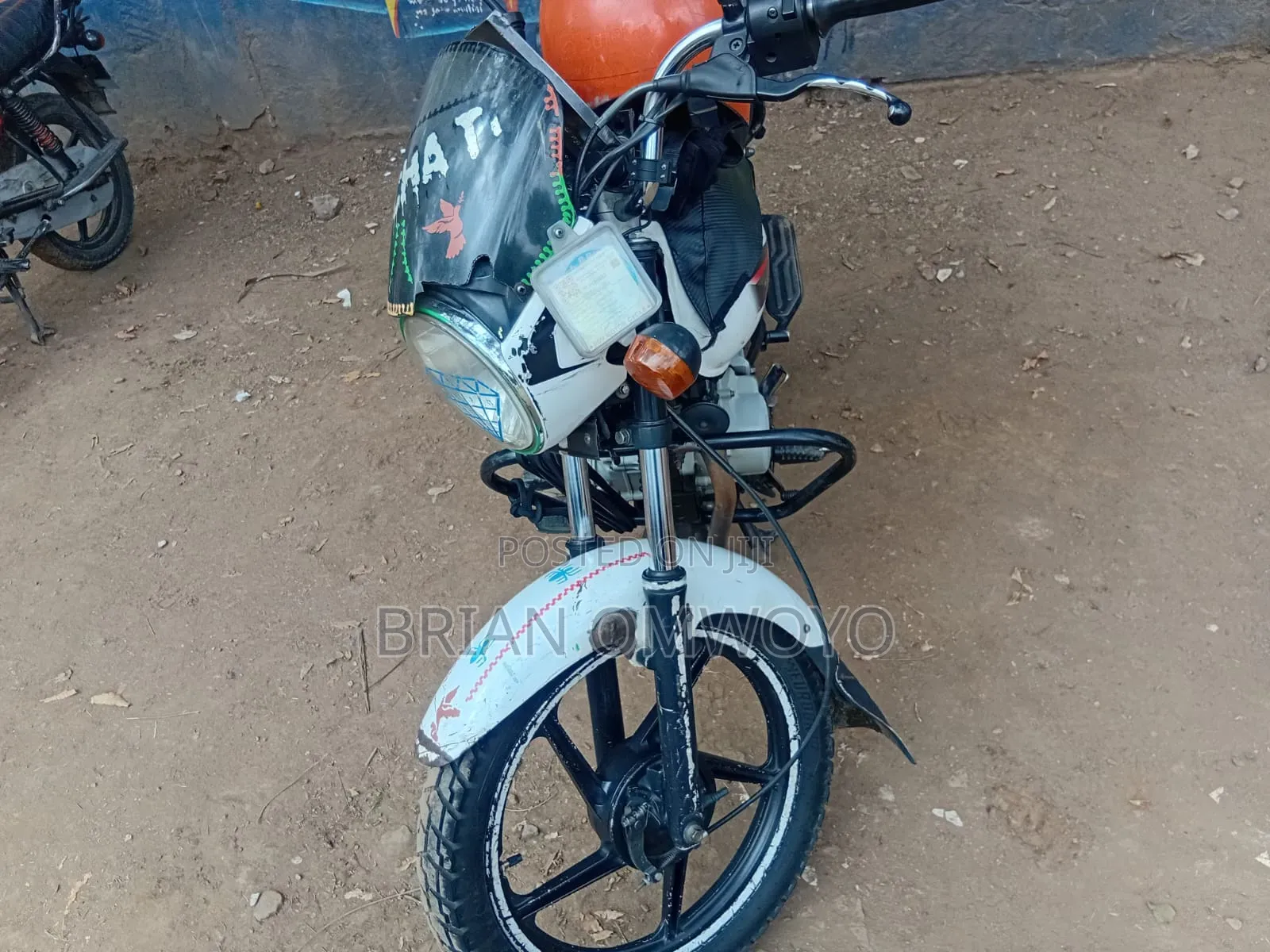 Bajaj Boxer 2019 White