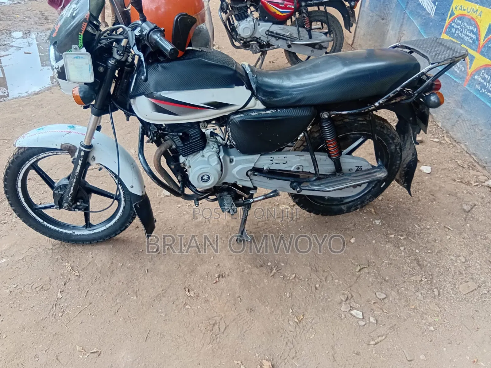 Bajaj Boxer 2019 White