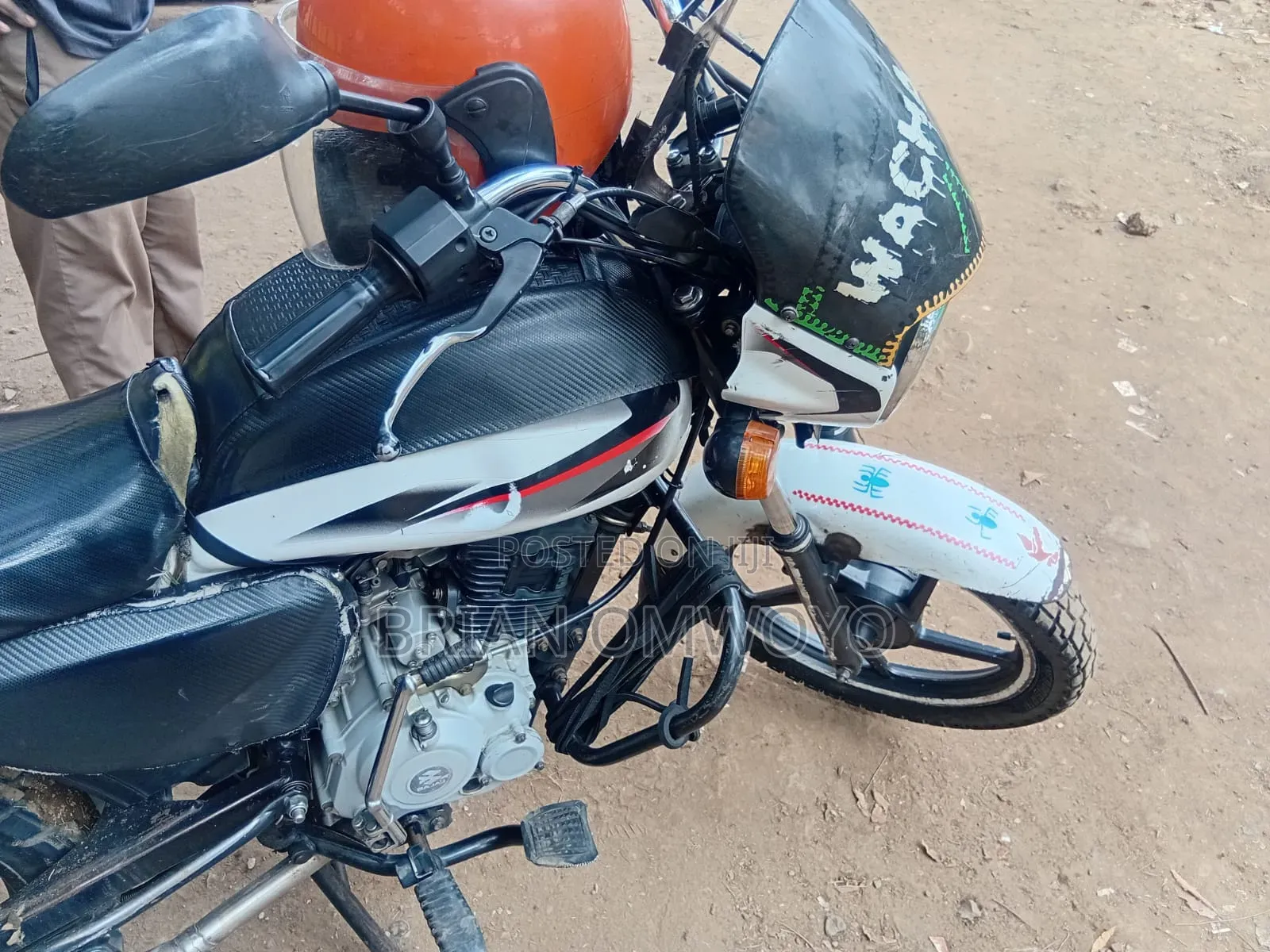 Bajaj Boxer 2019 White