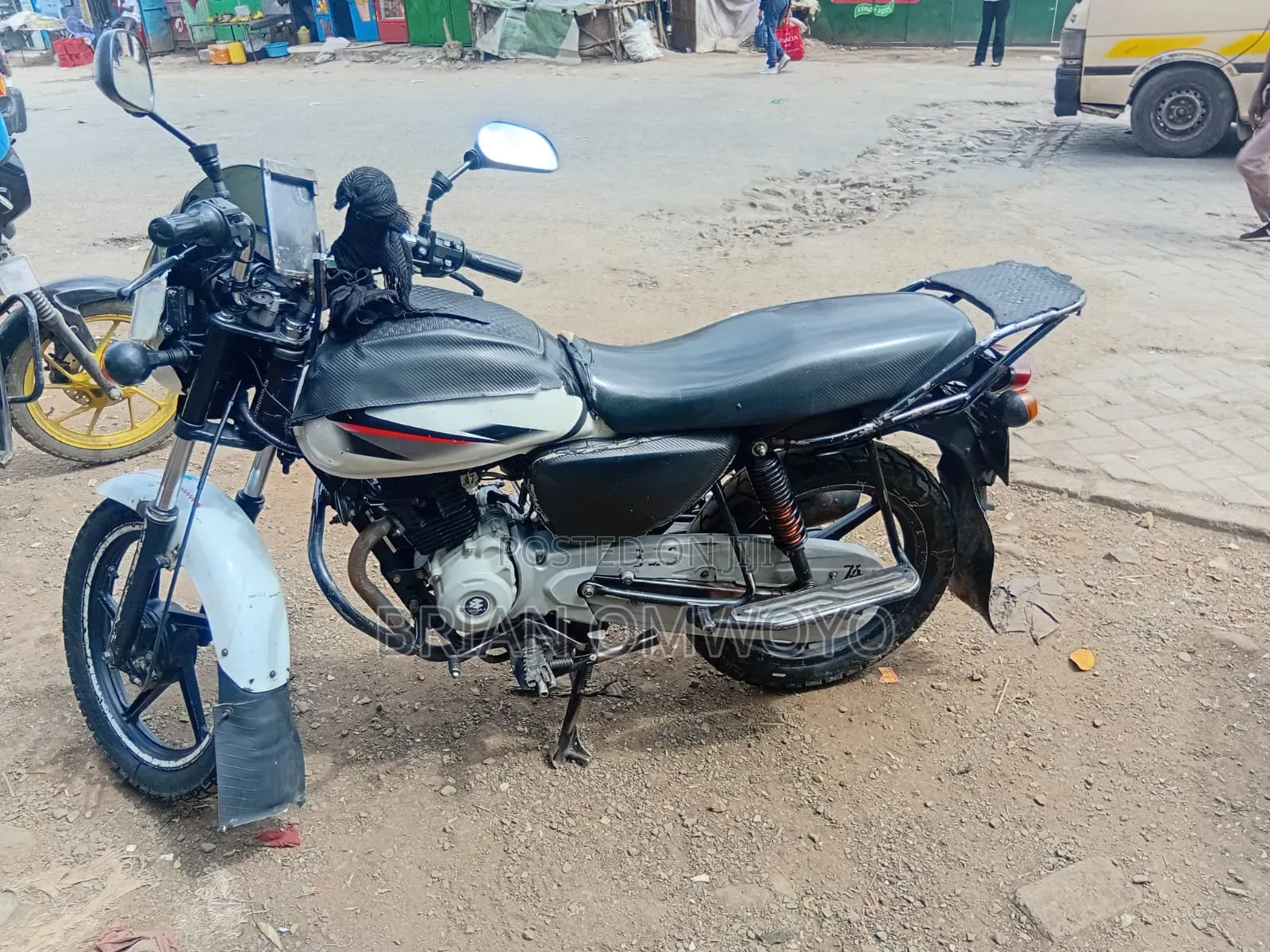 Bajaj Boxer 2019 White