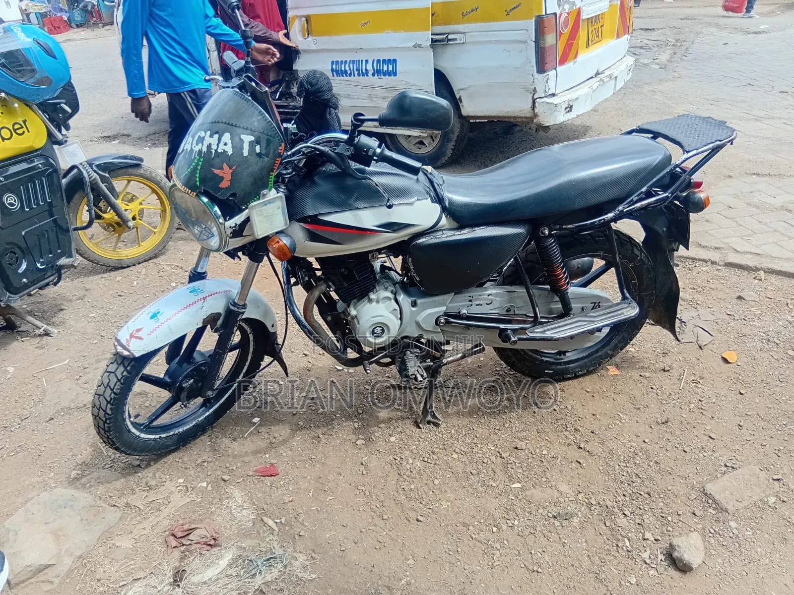 Bajaj Boxer 2019 White